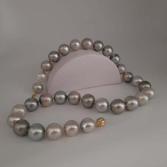 Tahiti Pearls Necklace 12,40-14,70 mm Round, Natural Color, 18 Karat Solid Gold Clasp |  The South Sea Pearl |  The South Sea Pearl