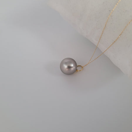 Tahiti Pearl Pendant 12 mm Round, 18 Karats Solid Gold |  The South Sea Pearl |  The South Sea Pearl