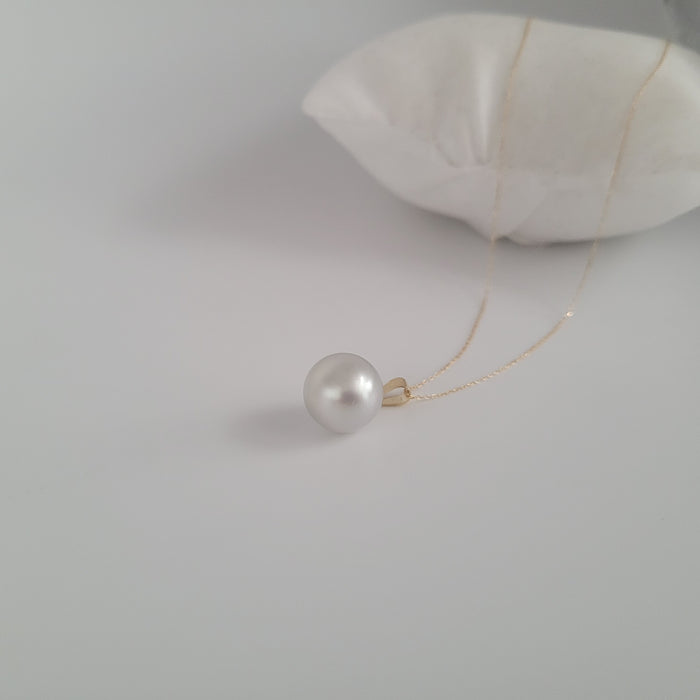 White South Sea Pearl Pendant 12 mm,  18 Karats Gold |  The South Sea Pearl |  The South Sea Pearl