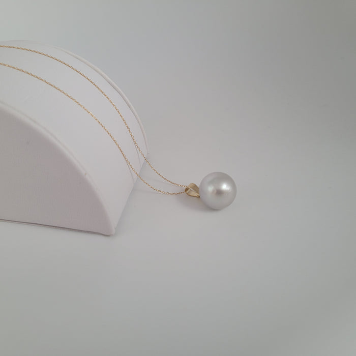 White South Sea Pearl Pendant 12 mm,  18 Karats Gold |  The South Sea Pearl |  The South Sea Pearl