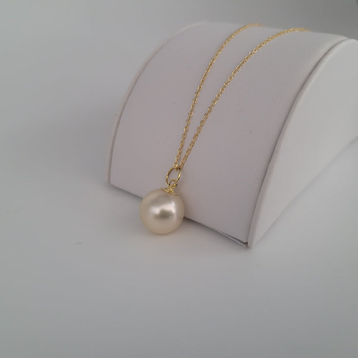 A golden South Sea Pearl 12 mm Pendant |  The South Sea Pearl |  The South Sea Pearl