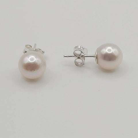 White Akoya pearl stud earrings 7-9mm — .925 sterling silver, Japan (Pinctada fucata)