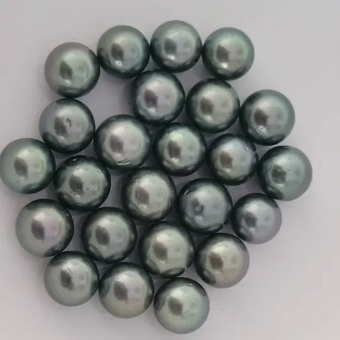Loose Tahitian Pearls of Natural Dark Color and High Luster, size of 9-10 mm, Round Shape. - The South Sea Pearl