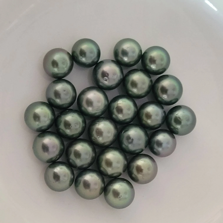 Loose Tahitian Pearls of Natural Dark Color and High Luster, size of 9-10 mm, Round Shape. -  The South Sea Pearl