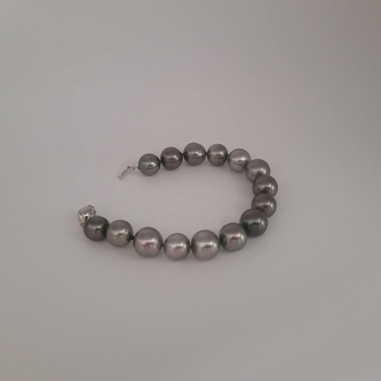 Tahitian Pearls Bracelet AAA, Round, Natural Color and Luster, 18K Solid White Gold |  The South Sea Pearl |  The South Sea Pearl