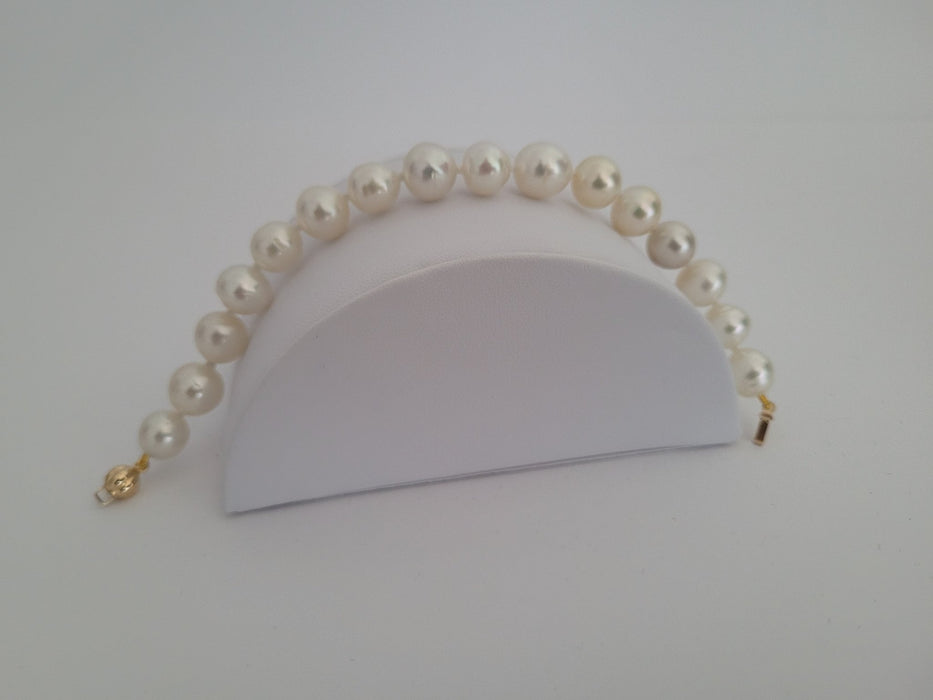 A South Sea Pearl Bracelet 8-10 mm 18 Karat Gold Clasp - The South Sea Pearl