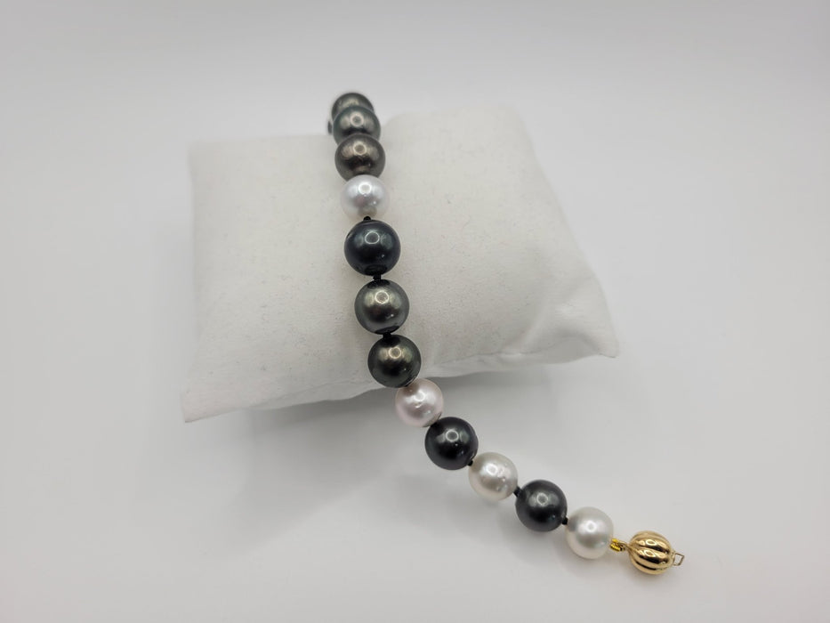 A South Sea Pearls & Tahiti Bracelet 18 Karat Solid Gold - The South Sea Pearl