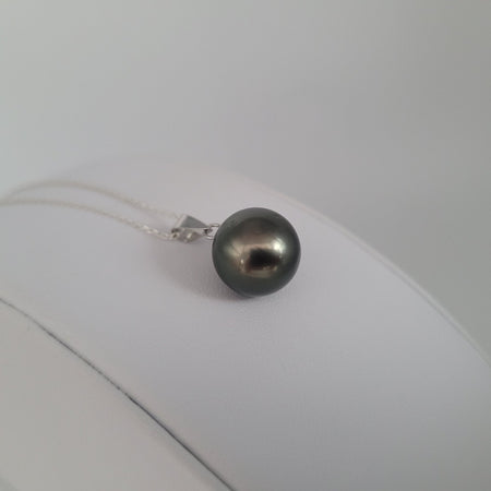 Pendant of a Tahiti Pearl 12 mm Round Dark Color High Luster |  The South Sea Pearl |  The South Sea Pearl